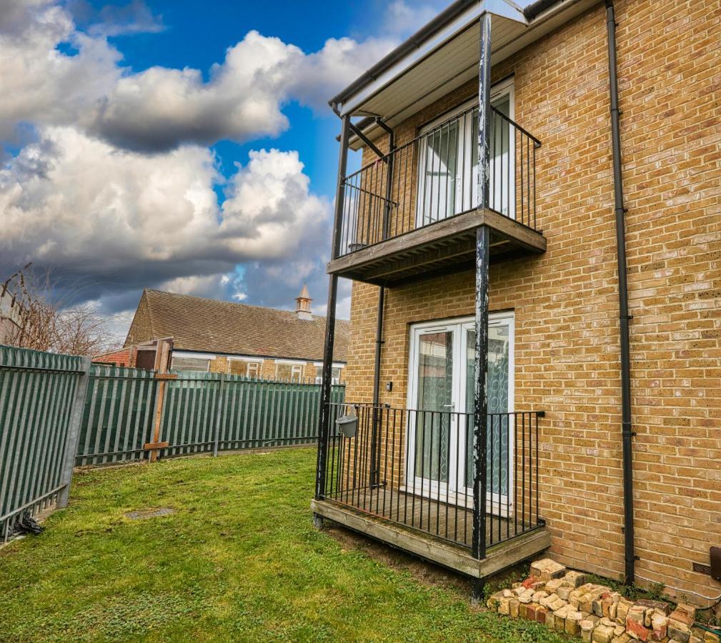 Surespring Apartment Erith Экстерьер фото